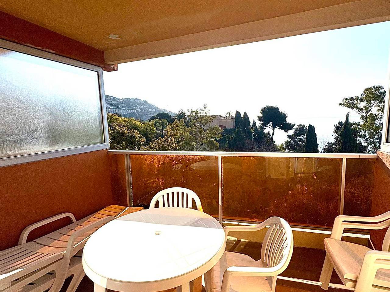 Entire studio, Cozy studio for 4 with Wi-Fi and pets allowed in Roquebrune-Cap-Martin, Nice region
