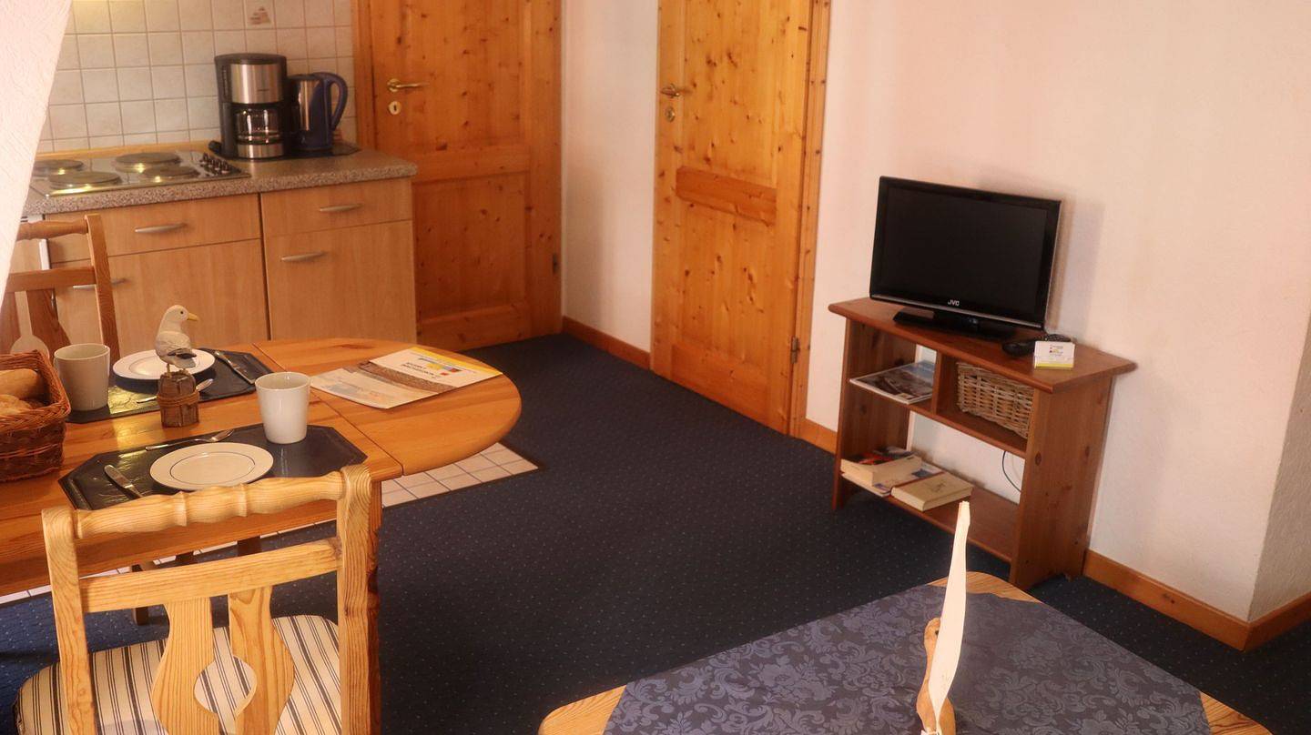 Ganze Wohnung, Willkommen in der Ferienwohnung „Luv“Ihr gemütlicher Rückzugsort direkt am Hafen in Neuharlingersiel, Landkreis Wittmund