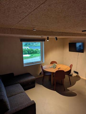 Gîte pour 4 personnes, avec vue ainsi que jardin et terrasse à Leknes