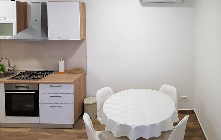 Ganze Ferienwohnung, Apartment mit Meerblick, Terrasse und Parkplatz in der Nähe der Neretva in Rogotin, Dubrovnik-Neretva