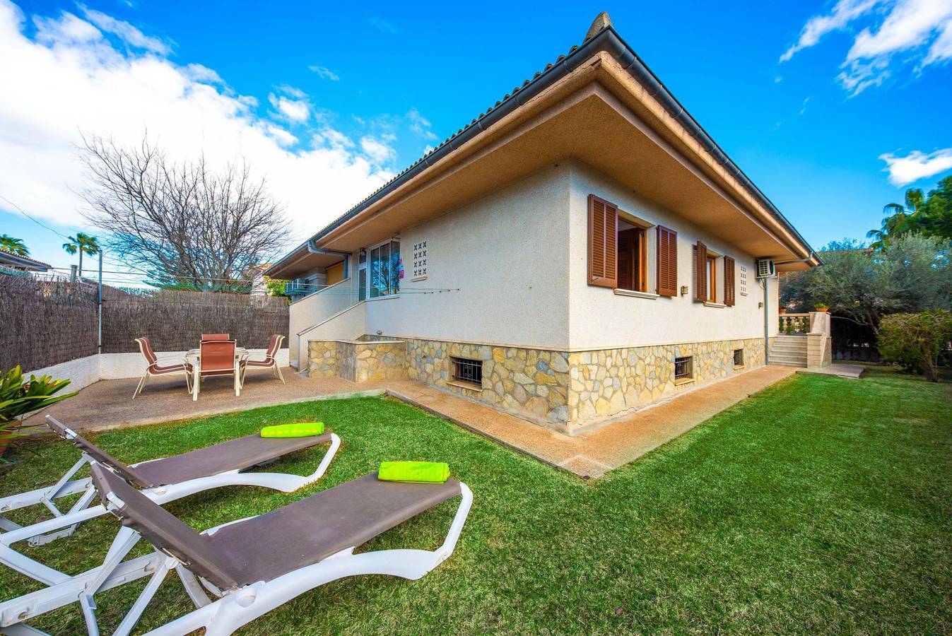 North House - Wunderschöne Villa in Strandnähe mit kostenlosem Wlan in Playa de Muro, Muro