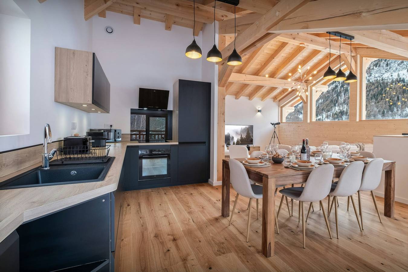 Family-friendly chalet for 8 with hot tub and games room - Ovo Network in Valmeinier, Región de Saint-Jean-de-Maurienne