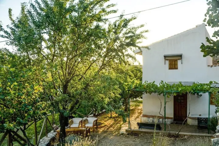 Ferienhaus für 3 Personen, mit Ausblick und Garten sowie Pool - 1
