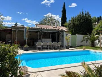 Maison d’hôte pour 2 personnes, avec vue et piscine ainsi que terrasse et jardin à Salernes
