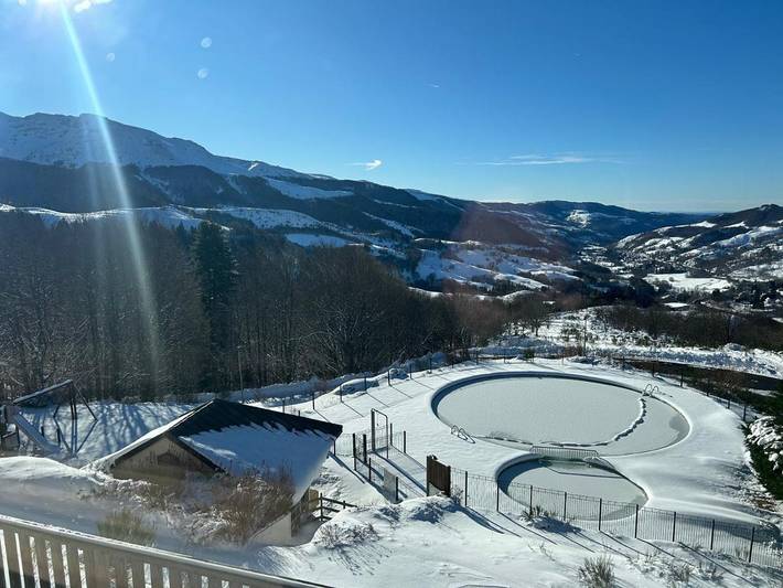 Location de vacances pour 7 personnes, avec vue et piscine ainsi que jardin et terrasse, animaux acceptés dans Le Lioran - 4