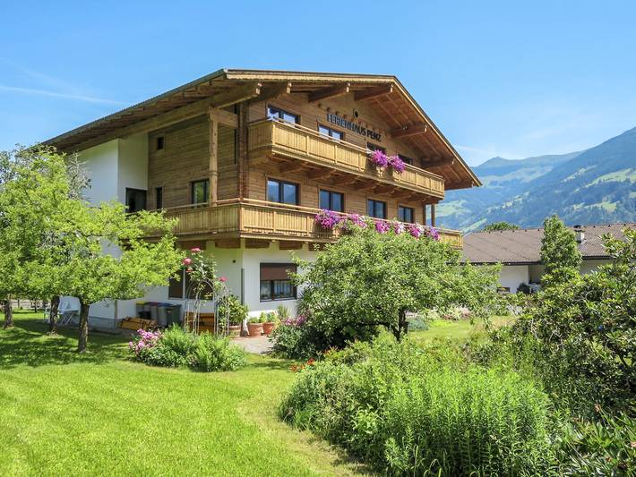Ferienhaus für 25 Personen, mit Balkon und Garten in Fügen