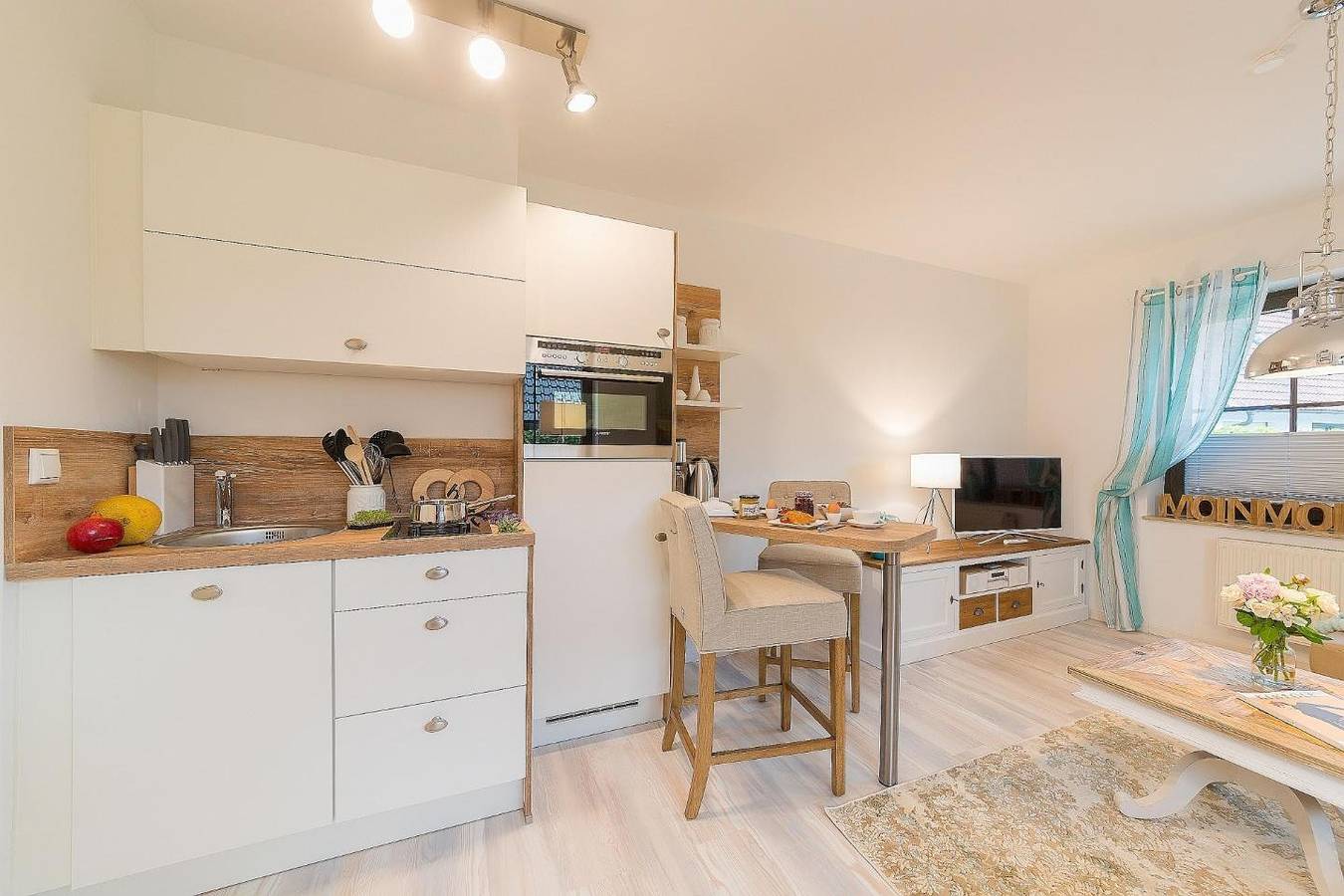 Ganze Wohnung, Schickes Appartement mit Garten, Terrasse, Fassauna, Badezimmer und Wohn/Schalfbereich. in Zingst, Fischland - Darß - Zingst