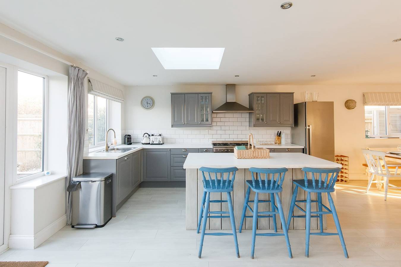 4Br Beach House sleeps 10 - 5 mins walk to the Sea in West Wittering, West Sussex