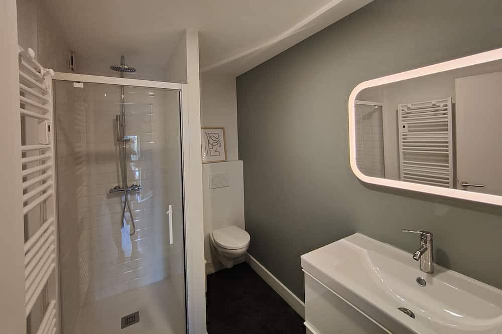 Bel Appartement Climatisé Avec Jardin et Piscine in Aubenas, Ardèche
