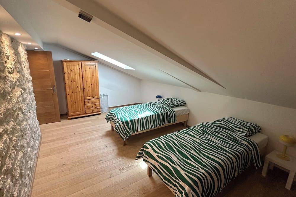 Luxury air-conditioned house with garden in Rochefort-du-Gard, Nimes region