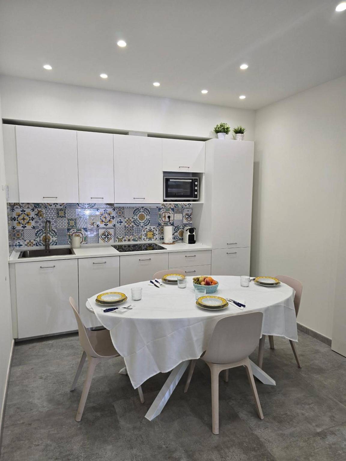 Entire apartment, Apartment 'Casetta Di Nonno Paolo' with Wi-Fi and Air Conditioning in Giardini-Naxos, Messina Province