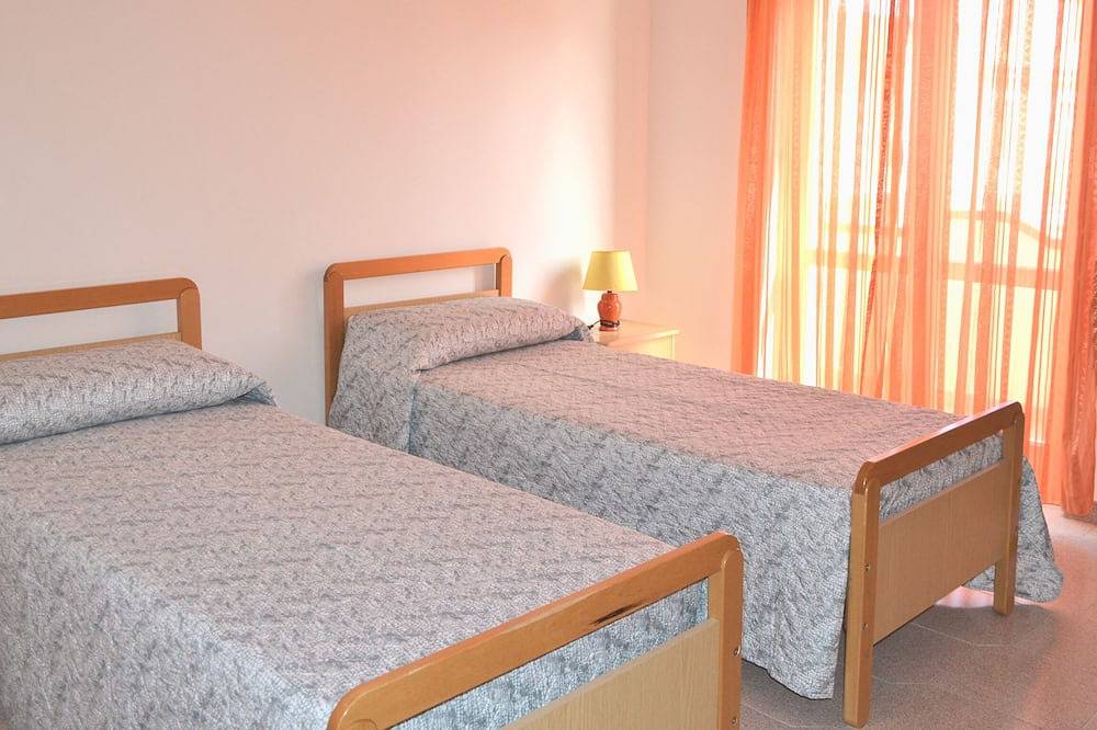 Ganze Wohnung, Onde Blu Apartment N2 with Balcony in Le Castella, Crotone Provinz