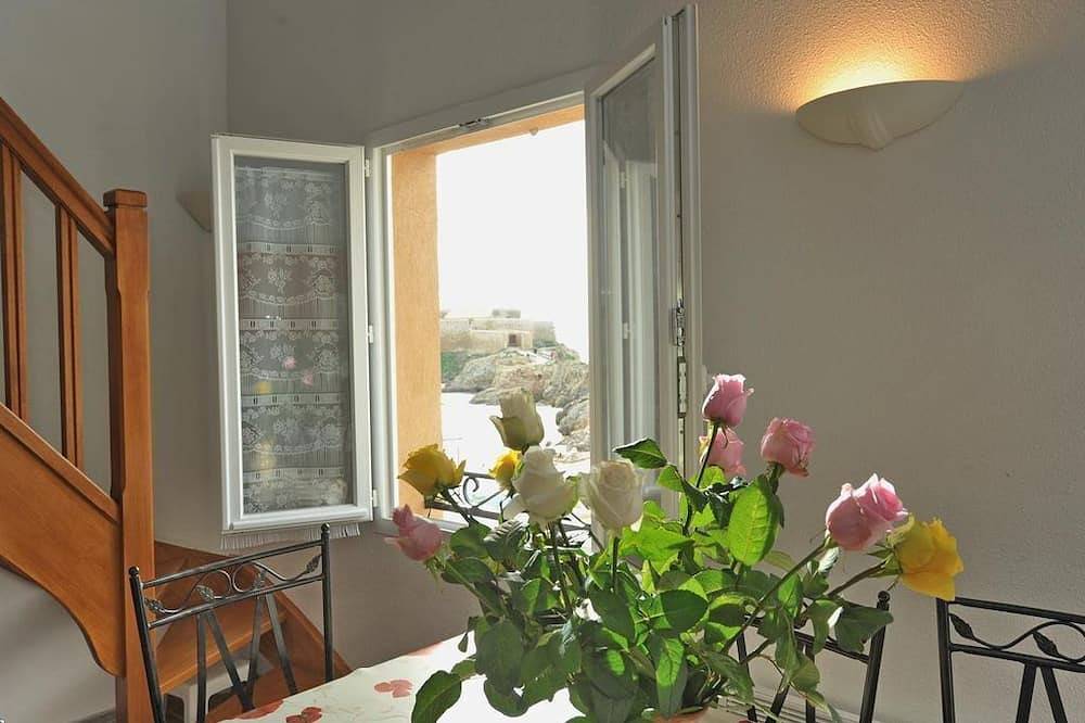 Appartement entier, Duplex tout confort pointe de la presqu'île de Giens face à Porquerolles vue mer in Hyeres, Parc national de Port-Cros