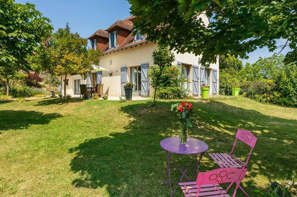 Maison Périgourdine avec Piscine Privée et Wifi in Saint-Cybranet, Périgord Noir