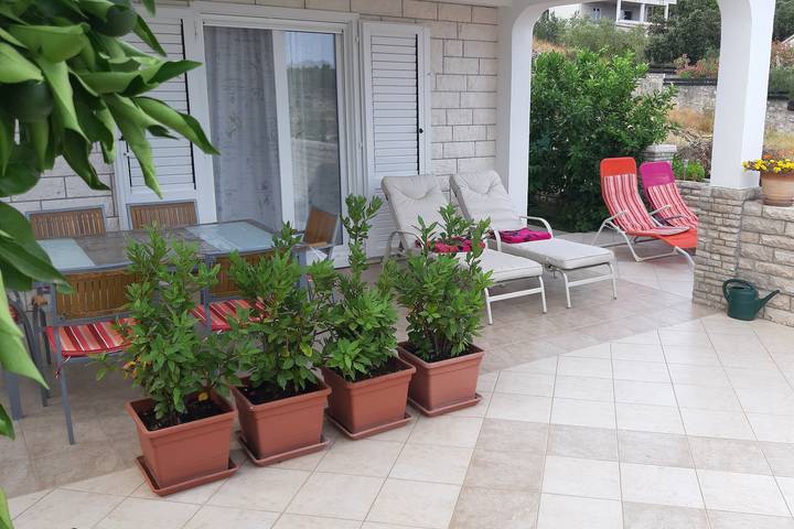 Ganze Wohnung, 2-Zimmer-Ferienwohnung mit Terrasse und Meerblick Necujam, Solta A-2089-a in Necujam, Solta