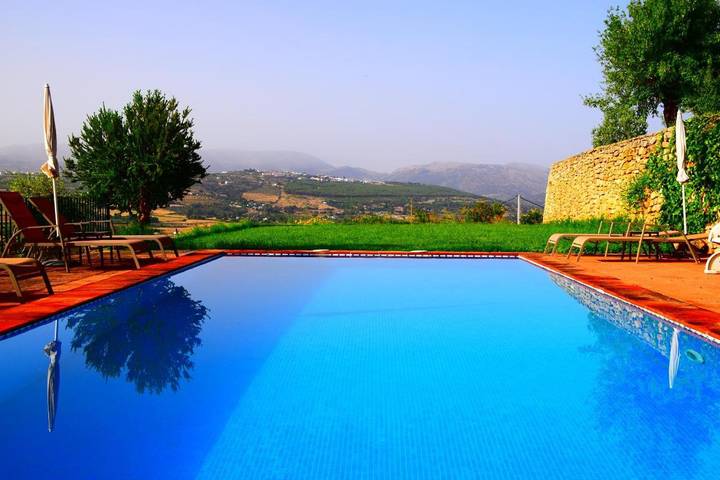 Alojamiento y desayuno para 3 personas, con Terraza y Piscina en Ronda