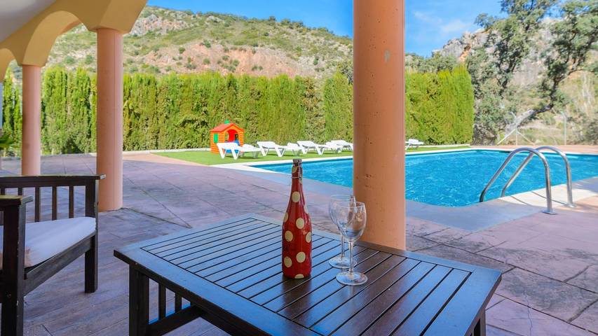 Chalet para 12 personas, con piscina en Parque Natural Sierras Subbéticas - 3