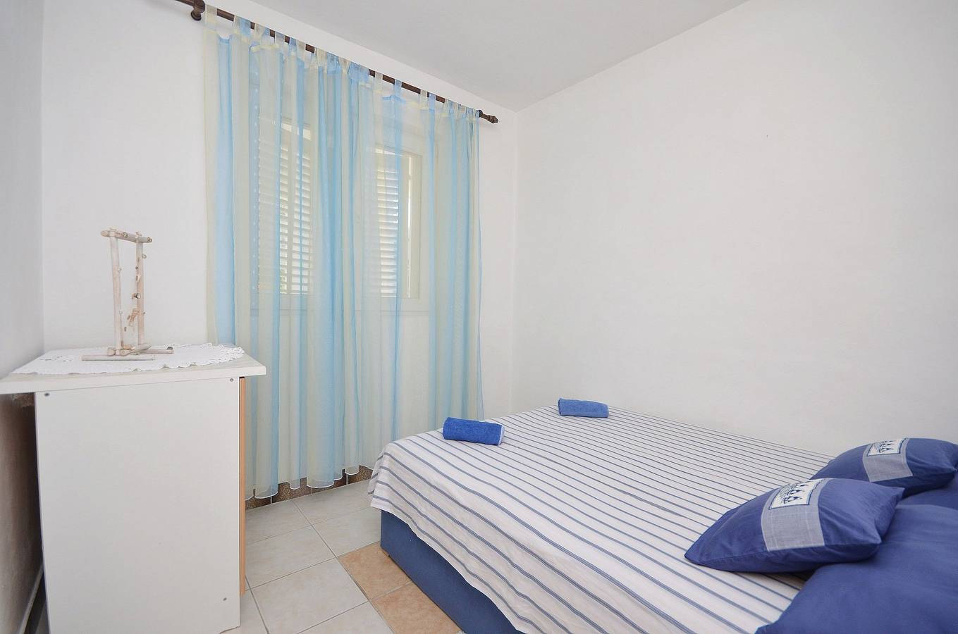 Ganze Wohnung, Apartments Mila Family with pool in Tribunj, Šibenik-Knin