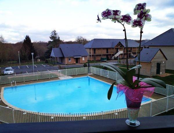 Chambre d’hôte pour 4 personnes, avec piscine ainsi que vue et jardin à Équemauville - 2
