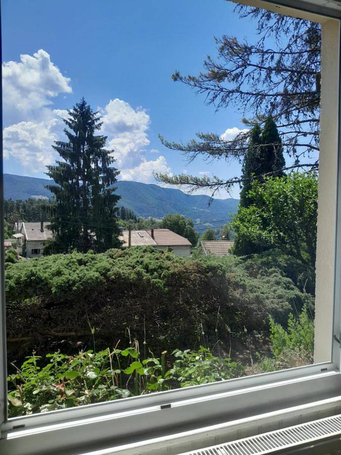 Location de vacances pour 2 personnes, avec vue et jardin, animaux acceptés à Saint-Claude (Jura) - 2