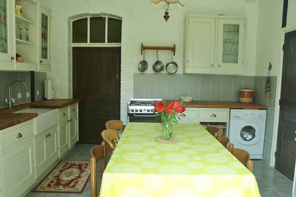 Riverside cottage in Medieval Josselin, great for sightseeing or relaxing in Josselin, Pontivy region