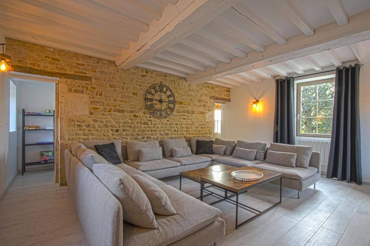 Five-Bedroom House in Lingèvres, Région de Bayeux