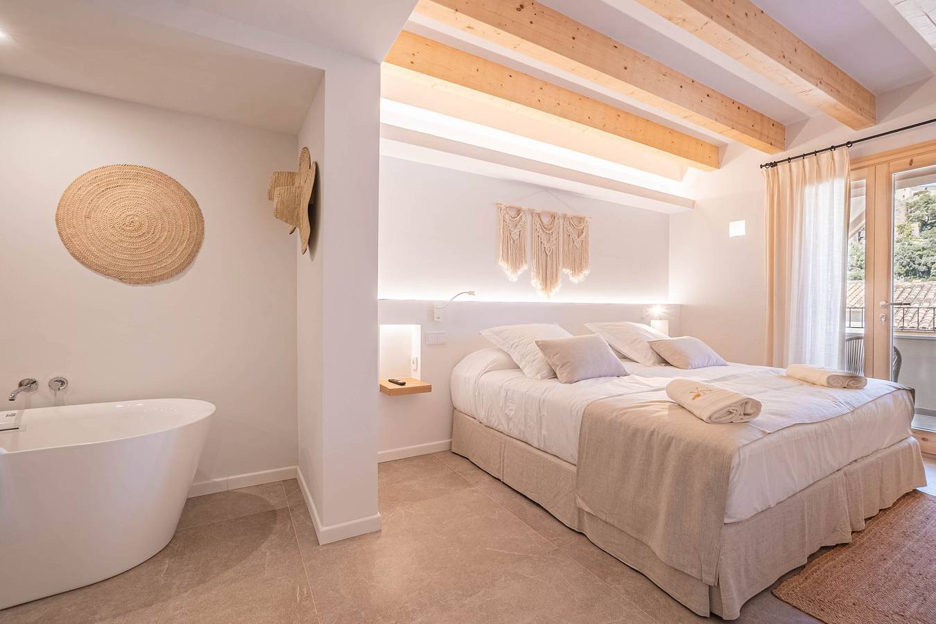 Room '202 - Doble Deluxe Vista Castillo' with Sea View, Wi-Fi and Air Conditioning in Capdepera, East Majorca