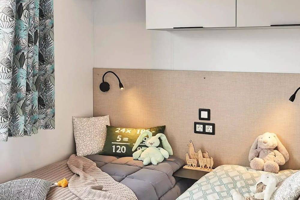 Mobil-Home Couserans with covered terrace 6 people 8 people in Oust, Parc naturel régional des Pyrénées ariégeoises