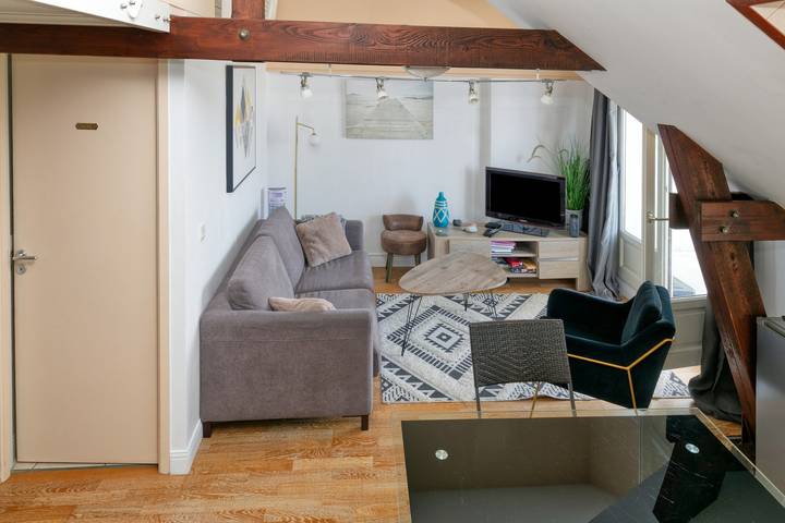 Entire apartment, Apartment 'Appartement Face Mer Et Piscine' with Sea View, Shared Pool and Wi-Fi in Le Croisic, Côte d'Amour
