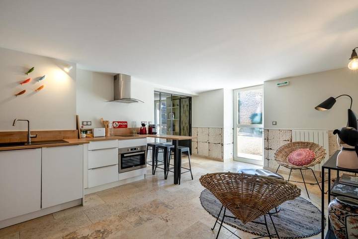 Maison d’hôte pour 4 personnes, avec sauna et piscine ainsi que jacuzzi et jardin à Lagnes - 4