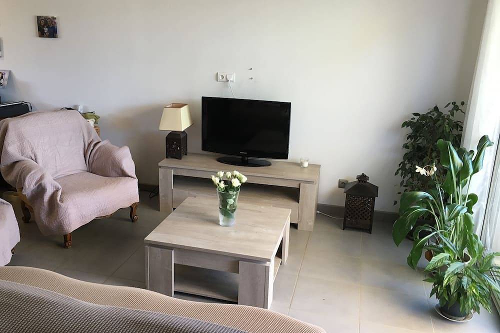 Gite with swimming pool and jacuzzi in Arles, Arles und Umgebung