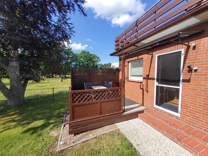 Room 'Zum Elbblick - Doppelzimmer/Terrasse Nr.4' with Shared Terrace and Wi-Fi in Otterndorf, Cuxland
