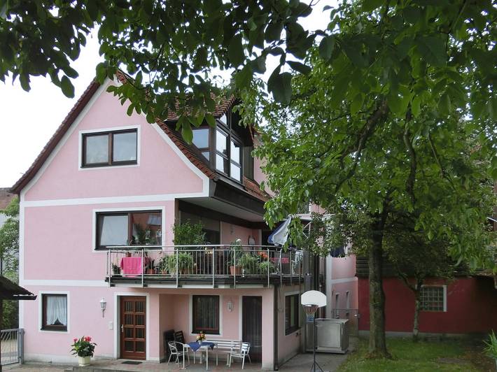 Ferienwohnung für 3 Personen, mit Balkon und Balkon/Terrasse sowie Terrasse und Garten