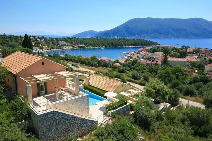 Villa for 4 people, with hot tub and terrace as well as garden in Fiskardo