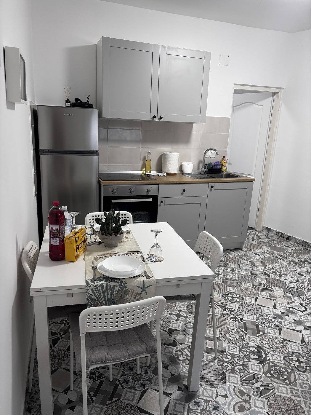 Ganze Wohnung, Ferienwohnung in Pirovac mit Balkon, Klimaanlage, W-Lan (4717-2) in Pirovac, Šibenik-Knin