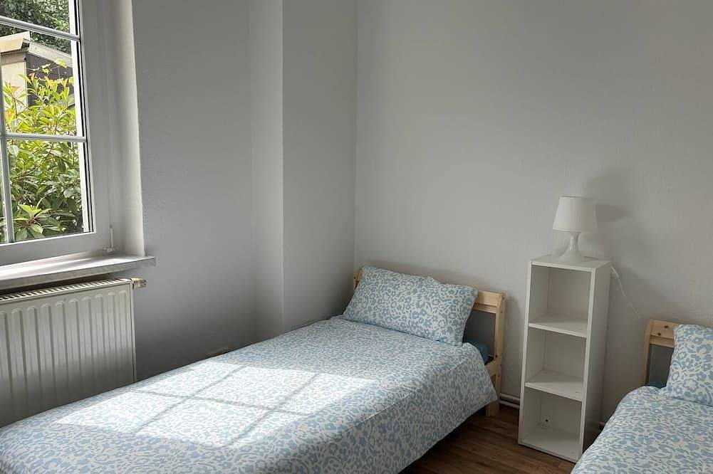 Haus mit Garten, in der Nähe von Bus- und Bahnhöfen mit ausreichend Parkplätzen in Leipzig-Südost, Leipzig