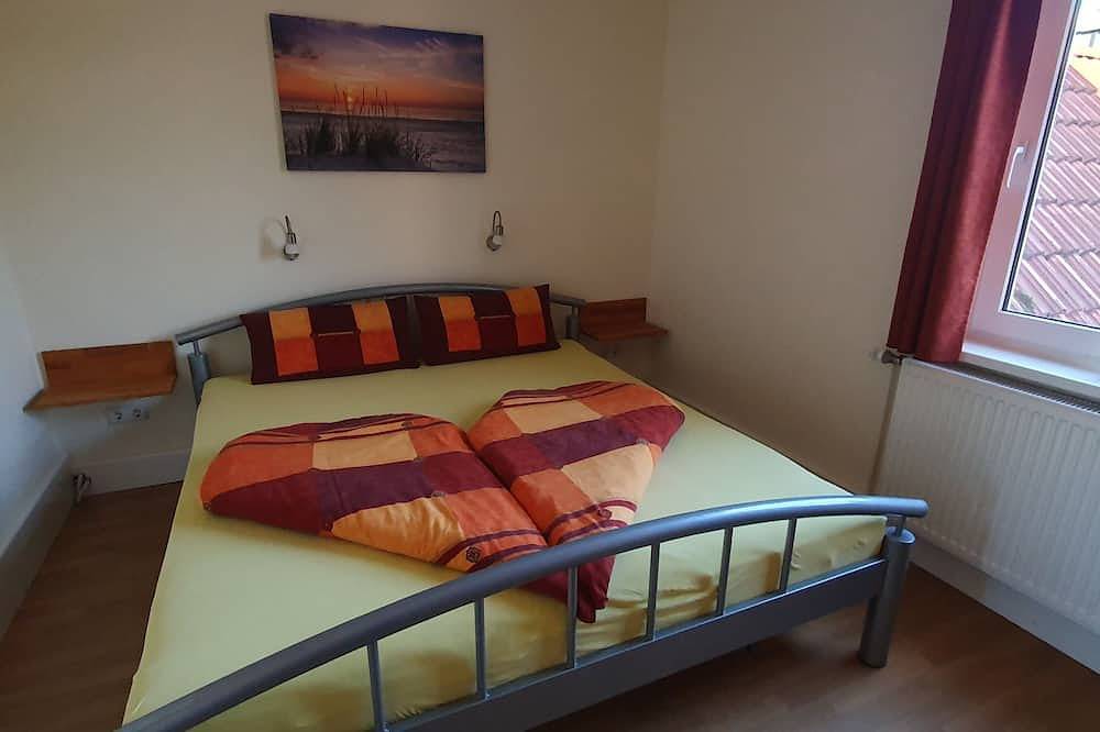 Ganze Wohnung, Gemütliche Ferienwohnung zentral gelegen mit separatem Eingang und Parkplatz. in Jever, Nordseeküste