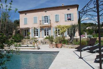 Cottage pour 12 personnes, avec piscine et jardin à Le Rouret