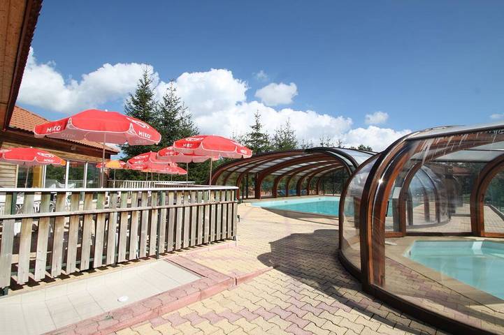Chalet pour 6 personnes, avec jacuzzi et jardin ainsi que sauna et piscine
