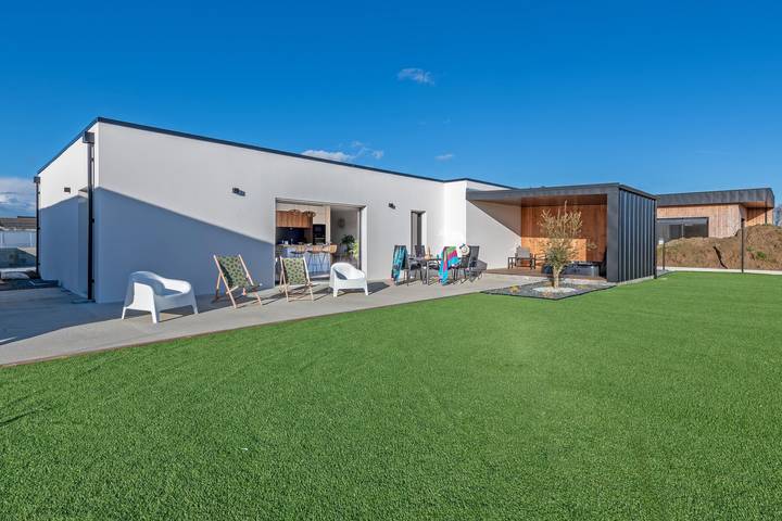 Maison de vacances 'Villa Du Menhir 300m Plage À Pied' avec terrasse partagée et climatisation in Plouescat, Côte des Légendes