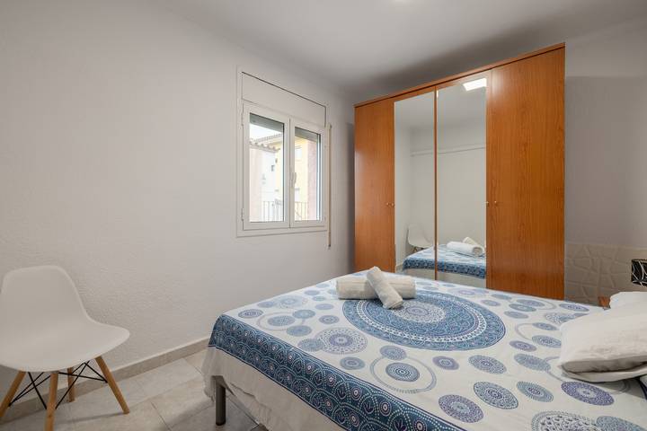 Holiday Home with Terrace, Wi-Fi, and Air Conditioning in La Cava, Deltebre
