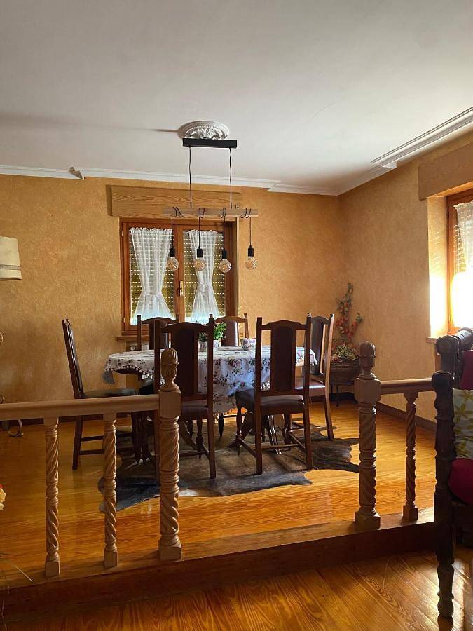 Casa de vacaciones para 8 personas, con vistas al lago además de vistas y jardín, Se admiten mascotas en Parque Regional de la Montaña de Riaño y Mampodre - 3