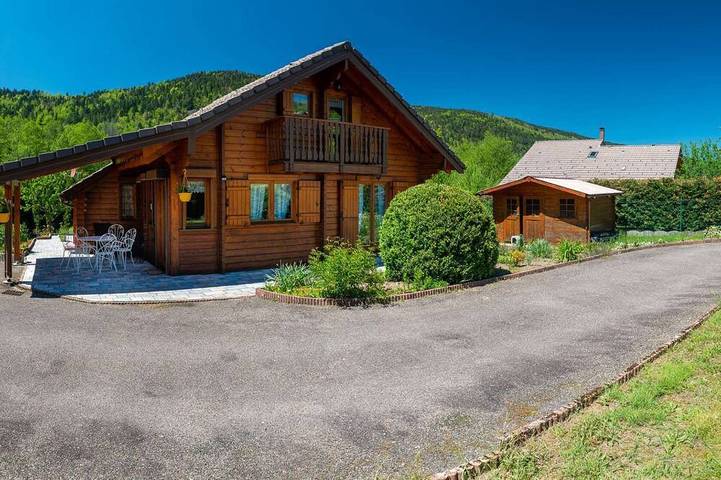 Chalet pour 5 personnes, avec jardin ainsi que terrasse et sauna
