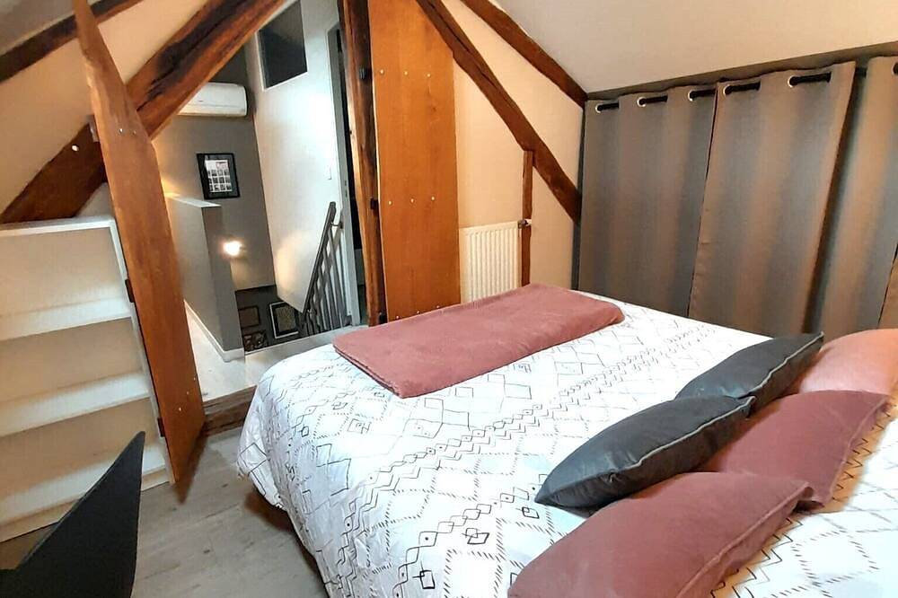 Entire apartment, Duplex-Chtx center-2 bedrooms- 6pers- terrace-wifi-air conditioning in Châteauroux, Châteauroux region