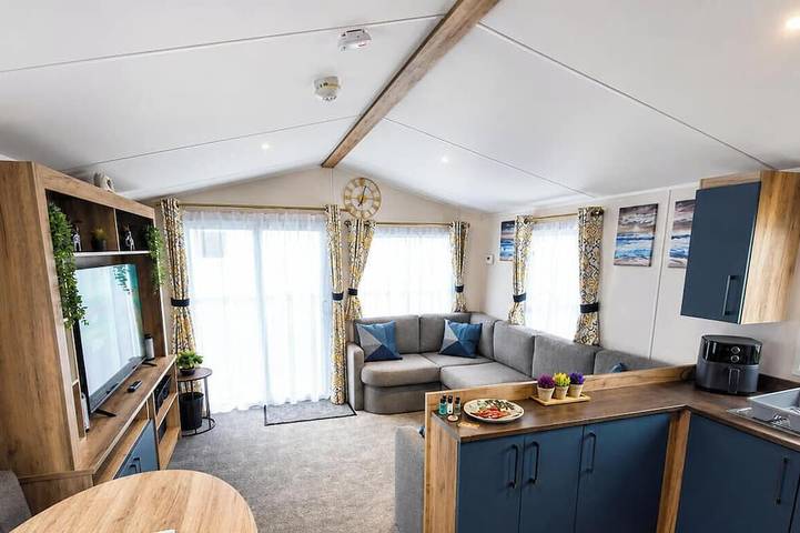 Holiday home for 8 people, with pool and garden, with pets in Camber Sands