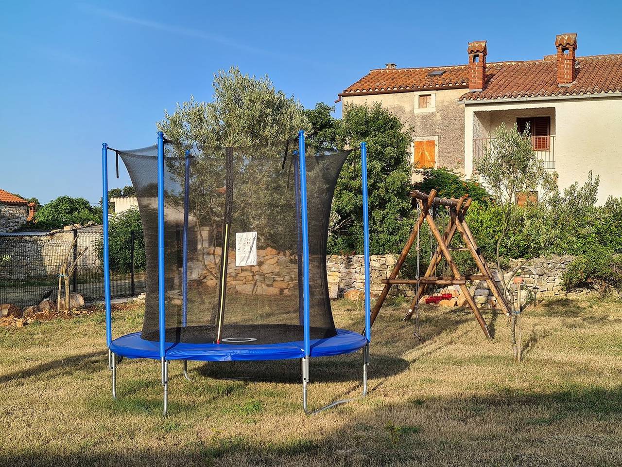Beautiful Istrian house with big backyard, pet friendly in Valtura, Südküste Istrien