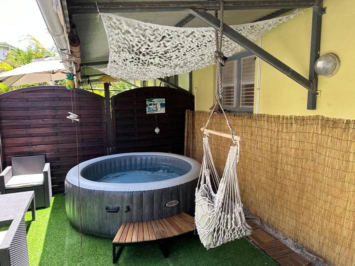 Location de vacances pour 4 personnes, avec jardin et jacuzzi dans Anse de Tartane - 2