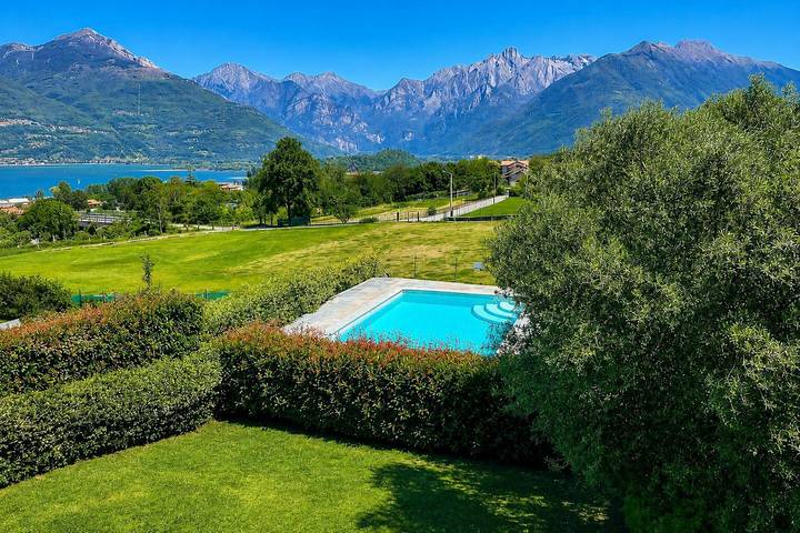 Ferienwohnung für 4 Personen, mit Balkon und Garten sowie Pool und Seeblick in Colico