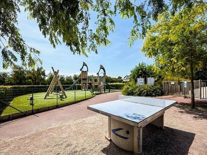 Gîte pour 6 personnes, avec terrasse et piscine, adapté aux familles à Port-en-Bessin-Huppain - 2