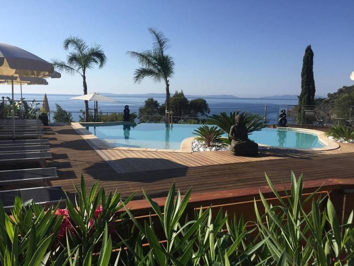 Apartahotel para 8 personas, con Terraza y Jardín además de Piscina y Vistas en Francia